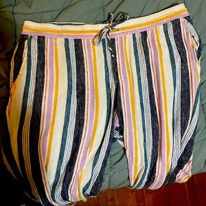Old Navy striped pants in XXL 55% linen and 45% rayon. Draw string wide leg.